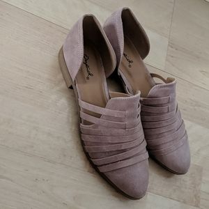 Cute taupe strappy flat